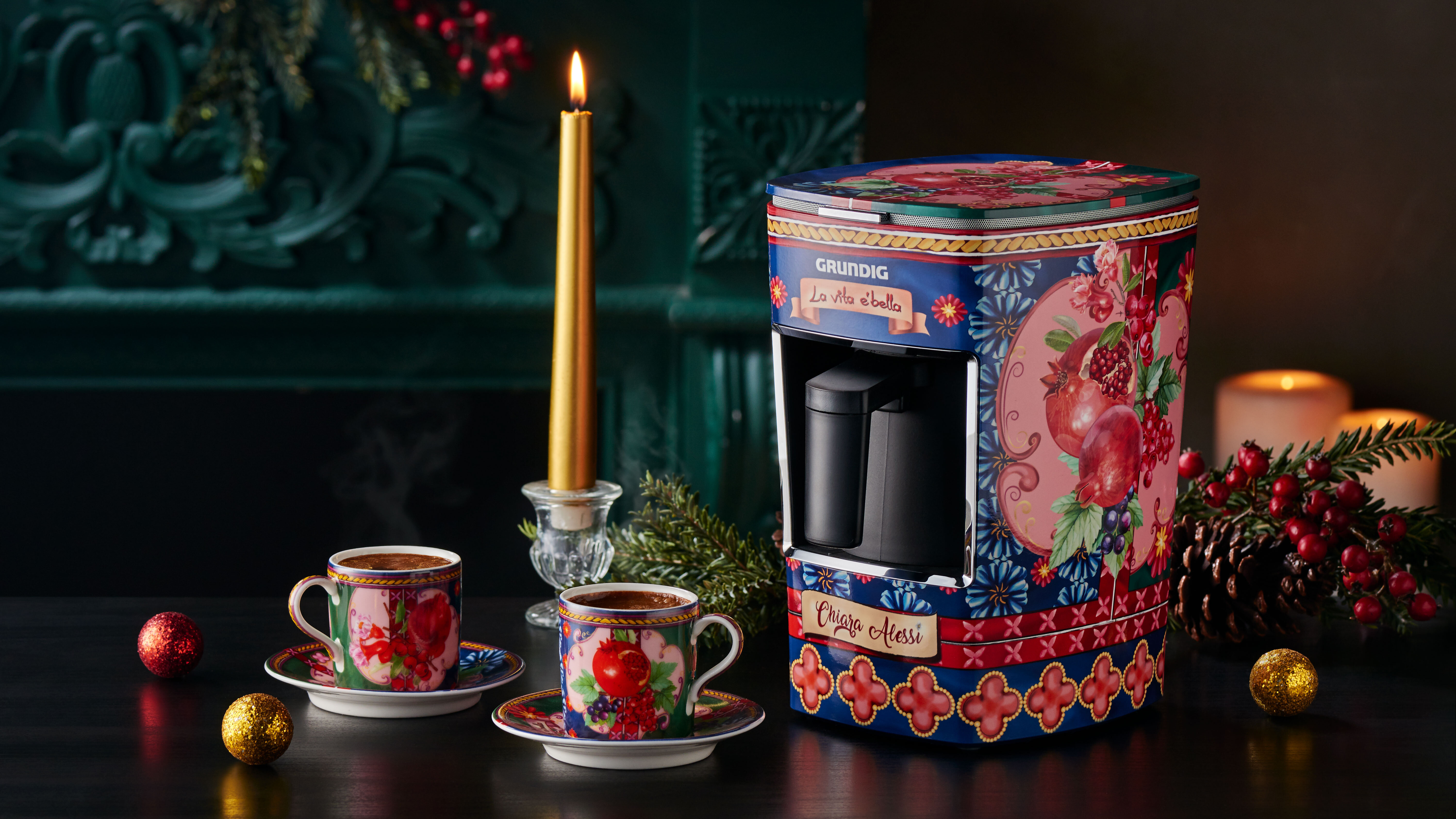 Chiara Alessi Grundig La Vita E Bella Kırmızı Mavi Türk Kahvesi